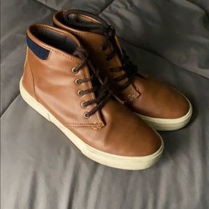 Boys Nautica size 4 shoe in brown and navy